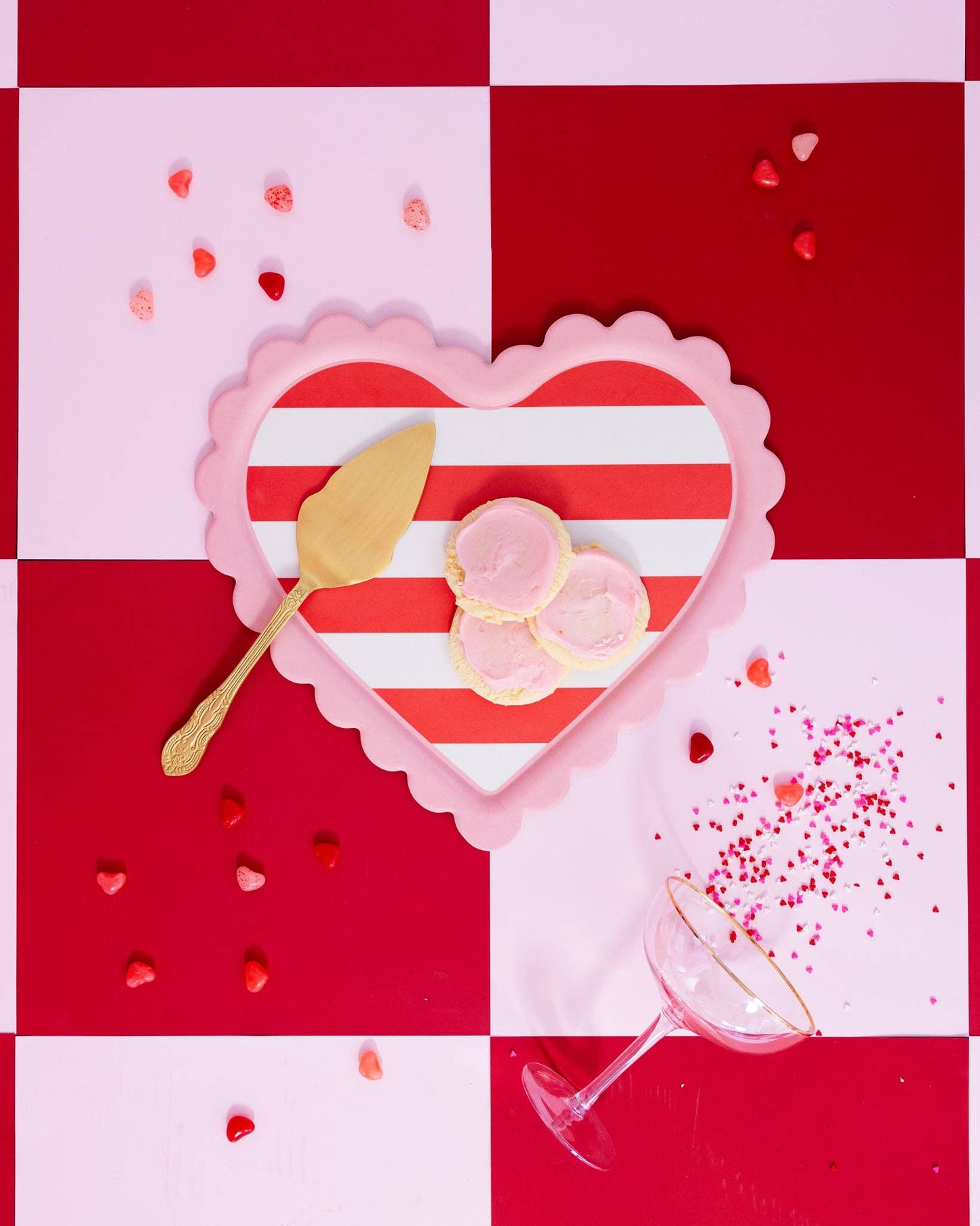 My Mind’s Eye - VAL1120 - Scalloped Striped Heart Tray