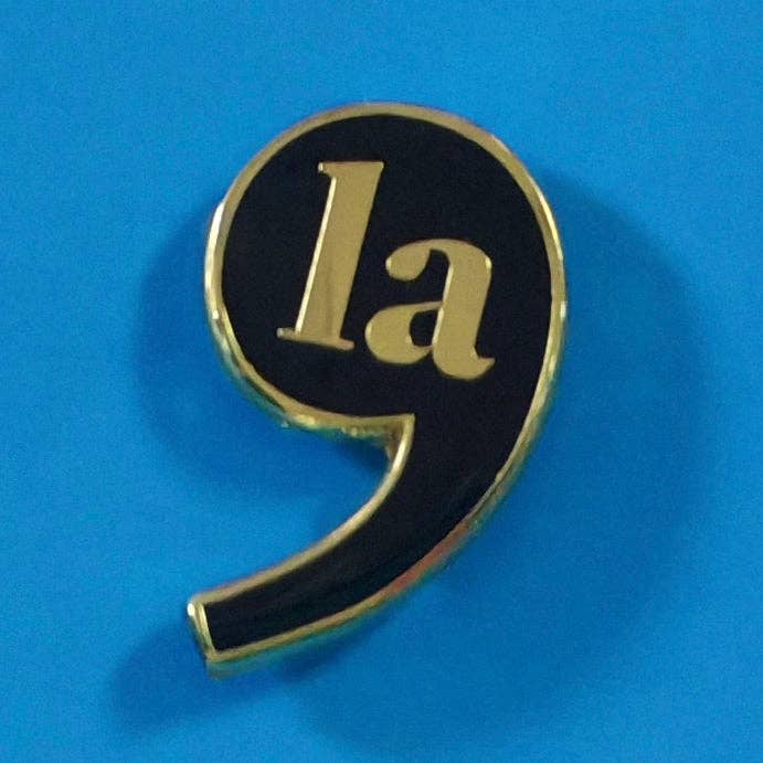 Dissent Pins - Comma La Pin